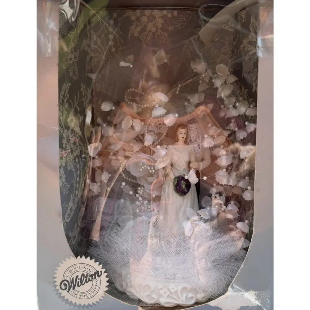 Vintage Wilton Sophistication Wedding Cake Topper Bride Groom Boxed 0117-00202